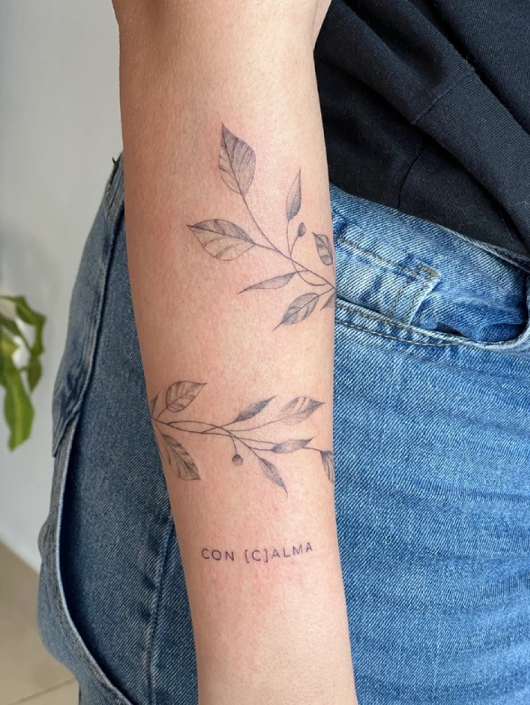 tatuaje hojas brazalete